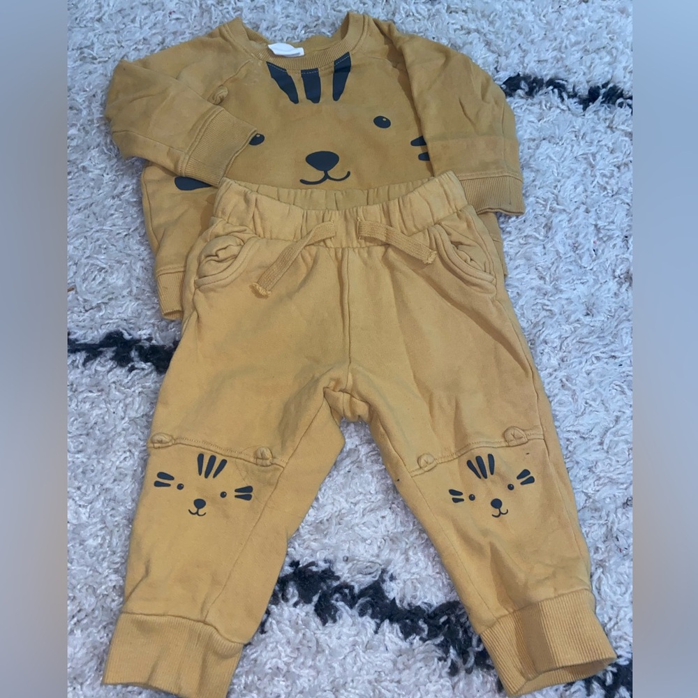 H&M matching sweatsuit
